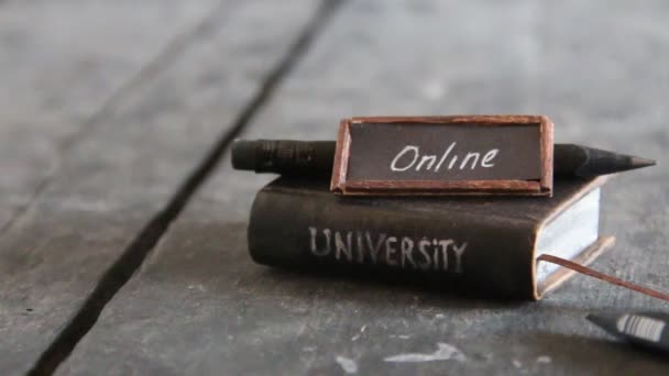 Idee von Online-Universitätskursen — Stockvideo