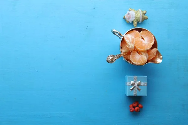 Hermosa Navidad y Año Nuevo azul comida fondo vista superior espacio en blanco para el texto — Foto de Stock