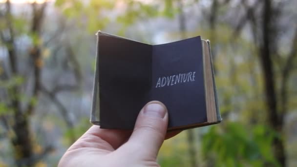 Adventure time of toeristische, reiziger, trekking concept — Stockvideo