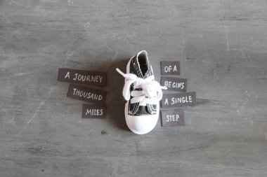 Tek adım, teklif ve spor ayakkabıları ile bin mil yolculuk başlar