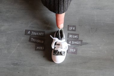 Tek adım, teklif ve spor ayakkabıları ile bin mil yolculuk başlar