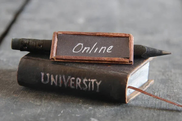 Universitäts-Kurse Online-Idee — Stockfoto