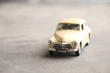 Eski model araba yolculuk etiketi