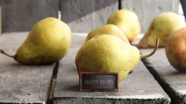 sağlıklı yemek tarifleri metin vintage etiket ve armut