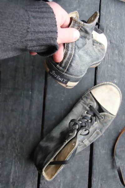 Journey label and vintage sneaker shoes — Stock Photo, Image