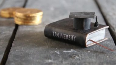 Eğitim kavramı, kitap ve para yatırım
