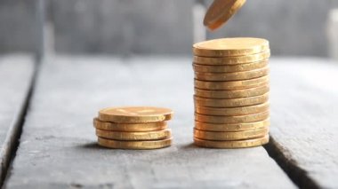 fikir banka, altın tutan el