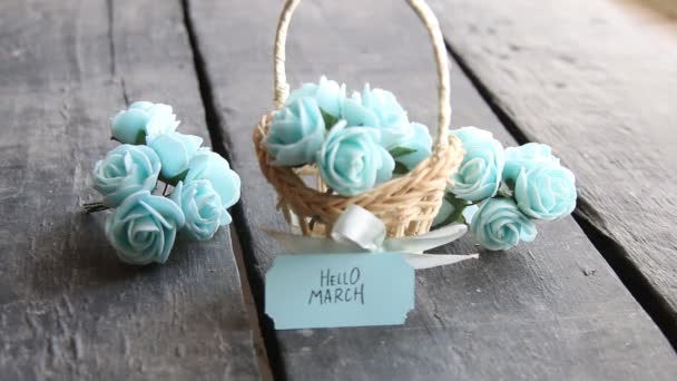 Hallo maart - decoratieve belettering kaart. Rustieke stilleven, rozen. — Stockvideo