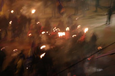 Protestocular ayaklanmalar, fener alayı, bulanık fotoğraf arka planı için