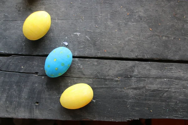 Velikonoční pozadí s velikonočními vejci. — Stock fotografie