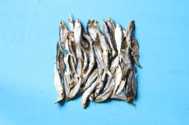 Kurutulmuş balık. Sanat gıda kompozisyon. Yumuşak odak.