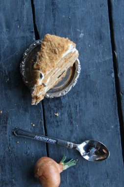 sağlıklı gıda kavramı, pasta ve rustik ahşap masa kaşık