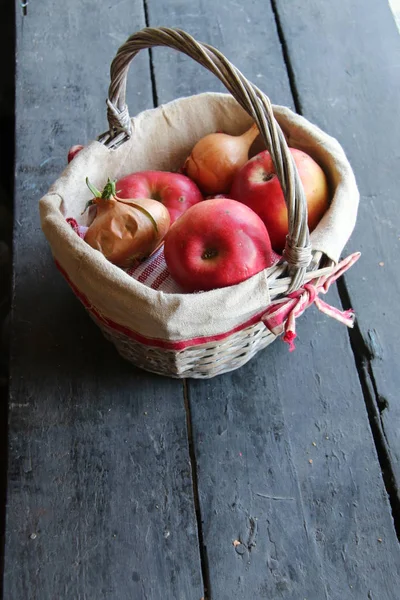 Fresh apples in a basket, copy space — Stock Photo, Image