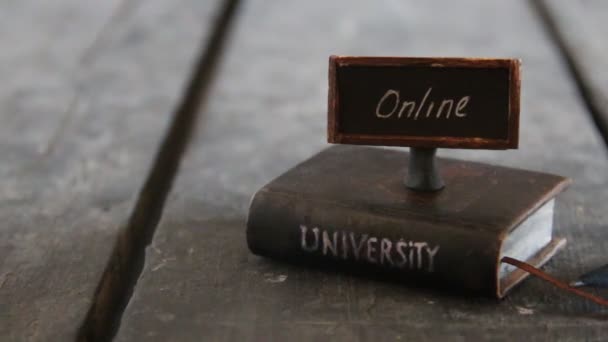 Idee Online-Hochschulabschlüsse — Stockvideo