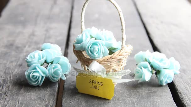 Spring sale tag and flowers in a small basket — Stock Video