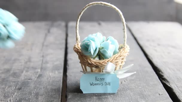 8 березня. Міжнародний жіночий день вітальну листівку з квітами — стокове відео