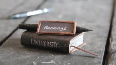 Üniversite sıralaması kavramı, vintage tarzı.