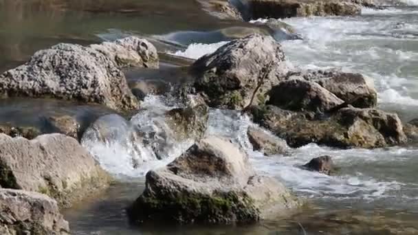Senderismo Mountain River Concept — Vídeo de stock