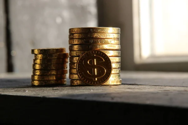 Graph of gold coins on vintage background — Stock Photo, Image