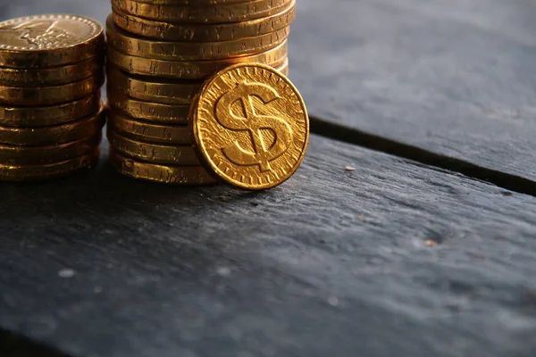 Profit, wealth idea, graph of gold coins on vintage background — Stock Photo, Image