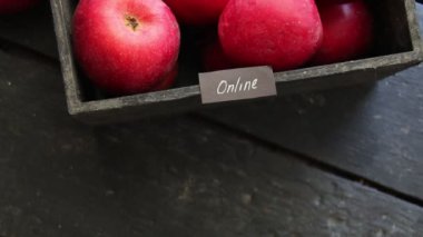 İnternet, web servis fikri veya market çevrimiçi dükkan kavramı.