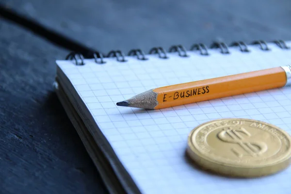 Business Konzept Goldmünze Und Bleistift Mit Der Aufschrift Vintage Stil — Stockfoto