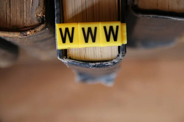 オンラインコースのコンセプト 文字のWwと本 ヴィンテージスタイル — ストック写真
