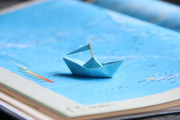 Концепция Путешествия Бумажная Лодка Карте — стоковое фото