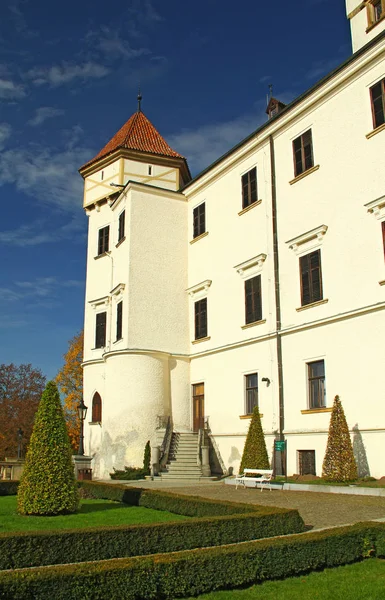 Castillo de Estado Konopiste en otoño, República Checa — Foto de Stock