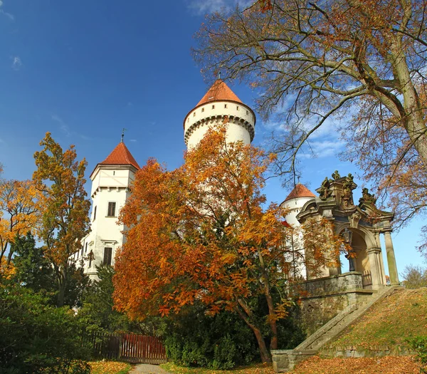 Castillo de Estado Konopiste en otoño, República Checa — Foto de Stock