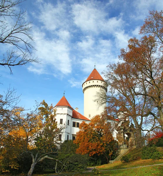 Konopiste kastély állami ősszel, Cseh Köztársaság — Stock Fotó