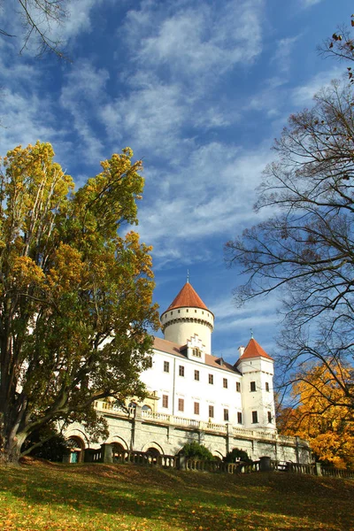 Konopiste kastély állami ősszel, Cseh Köztársaság — Stock Fotó