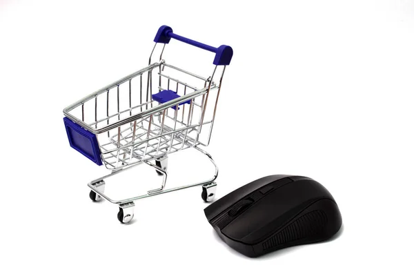 Concetto Shopping Online Carrello Mouse Uno Sfondo Bianco Macro Isolare — Foto Stock