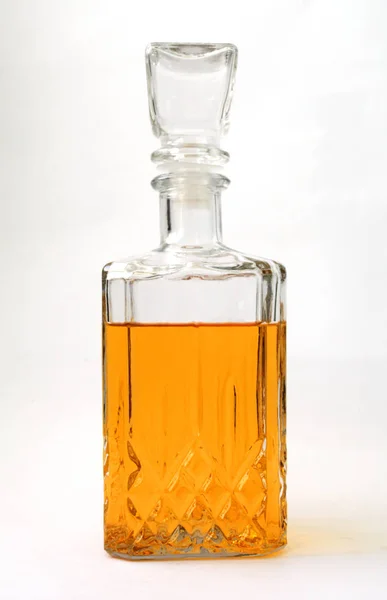 Caraffa Con Rum Sfondo Bianco — Foto Stock