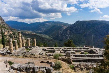 Delphi Yunanistan, Apollon Tapınağı