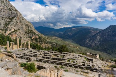 Delphi Yunanistan, Apollon Tapınağı