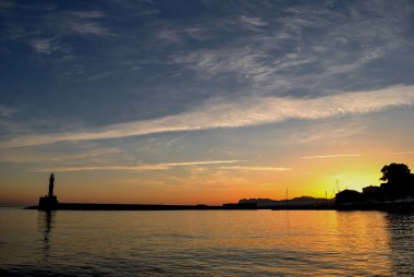 Bağlantı noktası Hanya Girit Yunanistan gündoğumu fenerinde ile görünüm