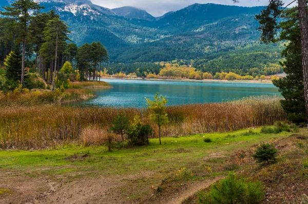Ismarlayarak Doxa gölün Kuzey Yunanistan Peloponnese