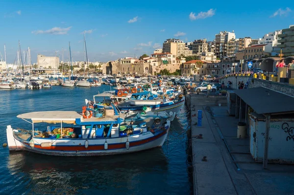 Crete, Yunanistan-Haziran 2016. HERAKLEION eski bağlantı noktası Girit Yunanistan görünümünü