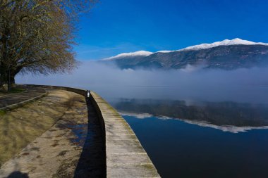 Sisli göl, Ioannina (Pamvotis) sabah Yunanistan