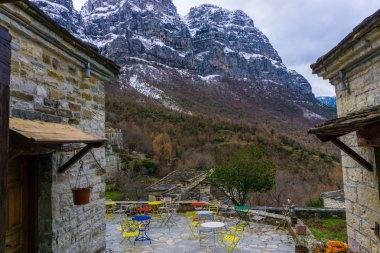Papigo köyü Zagorochoria Epirus Yunanistan'da küçük kafede