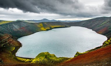 Ljotipollur Gölü Landmannalaugar bölgesinde, İzlanda