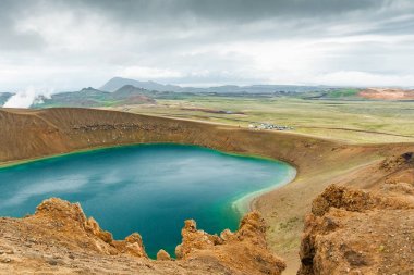 İzlanda'daki Krafla volkan alanında Viti Gölü