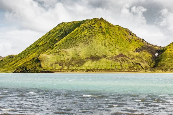 Paisaje ventoso a lo largo de la carretera F208 en Islandia — Foto de Stock