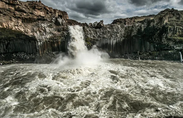 Aldeyarfoss vattenfall, Island — Stockfoto