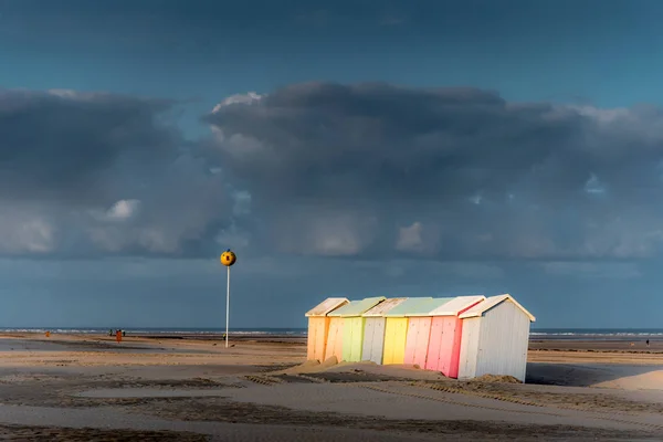 Färgglada stranden hyddor — Stockfoto