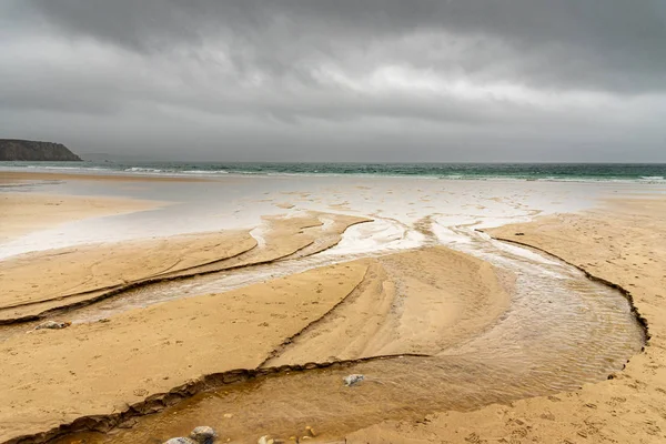 Песчаный Пляж Зимой Бретани Вода Текущая Реки Выкапывает Каналы Которые — стоковое фото