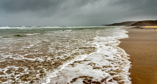 Praia Areia Inverno Bretanha Espuma Branca Das Ondas Oceano Vem — Fotografia de Stock