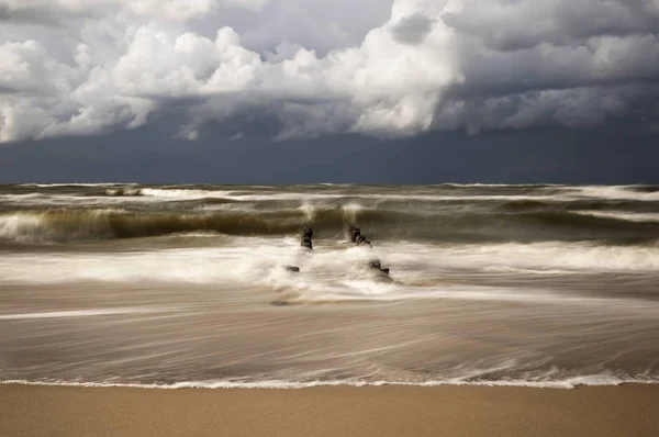 Polonya şehirde Chlopy Beach'te. Baltık Denizi. 2013