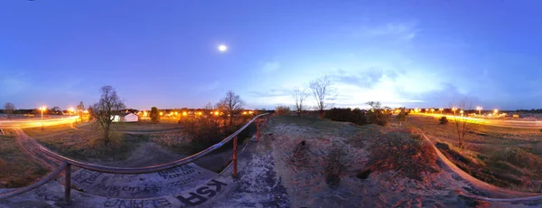 Panorama 360 - Torun'daki Ugory Caddesi'ndeki sığınağın çatısından bir manzara. Polonya 2012